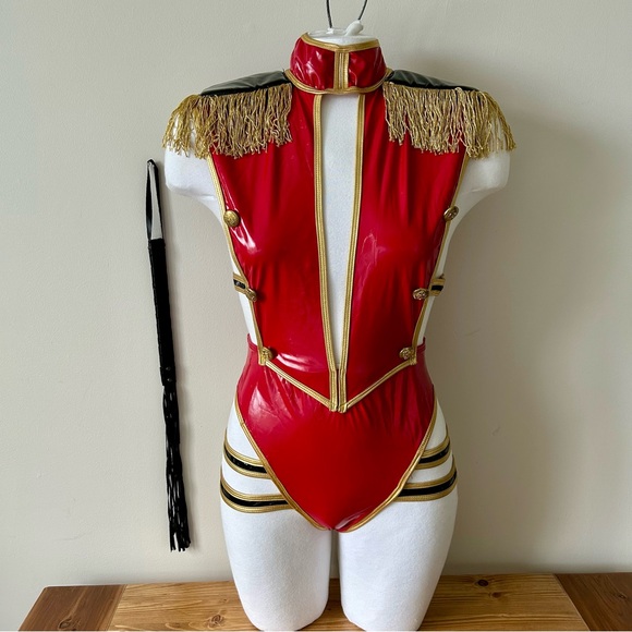 Sexy Circus Ringleader costume. - Picture 2 of 7